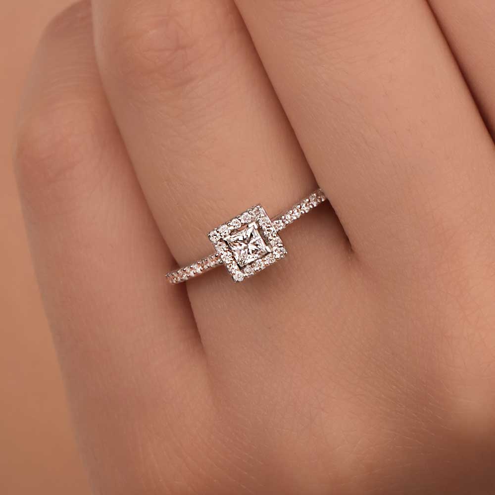 0.30 Karat Lab Pırlanta Prenses Kesim Halo Tektaş Yüzük - FP08109
