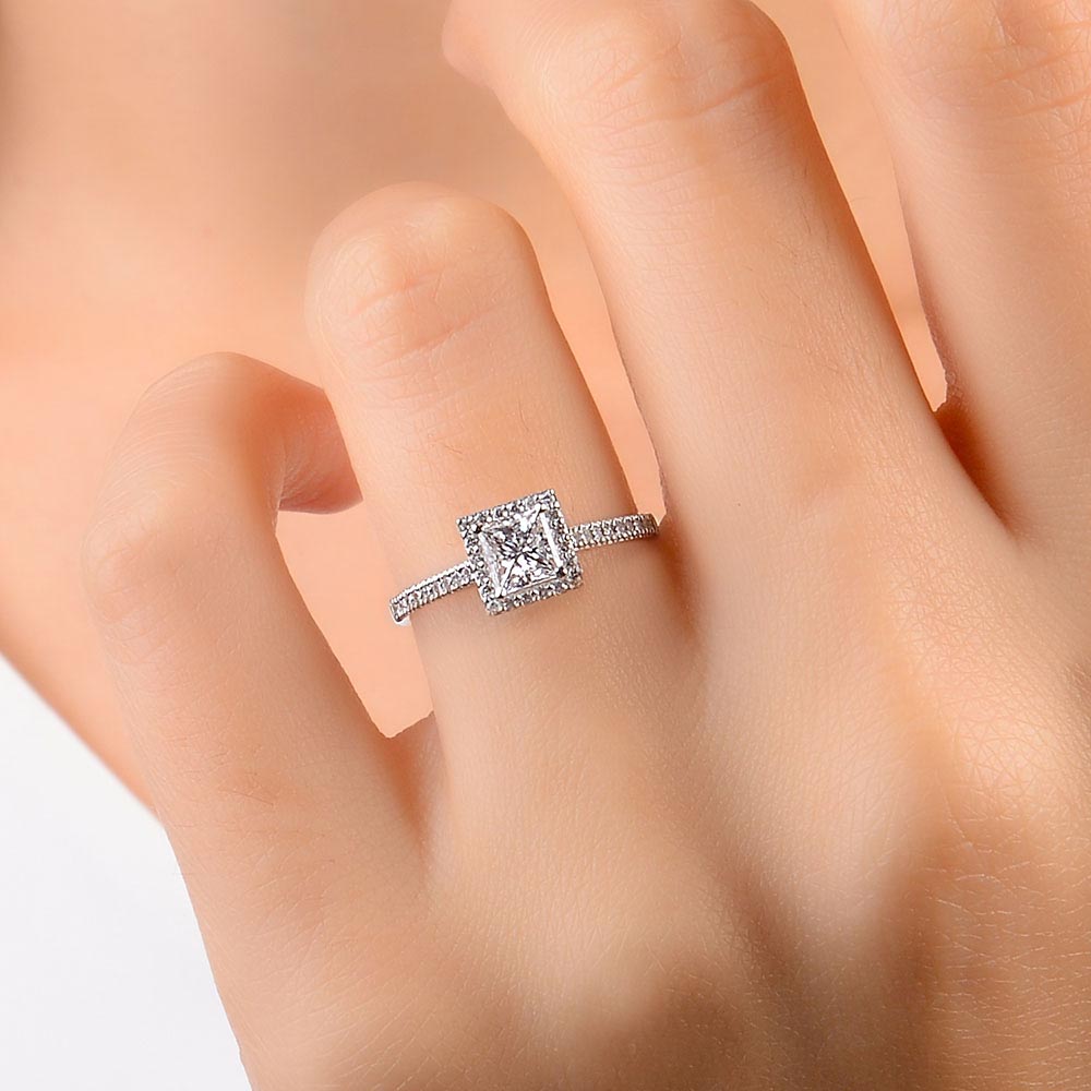 0.75 Karat Lab Pırlanta Prenses Kesim Halo Tektaş Yüzük - FP01738