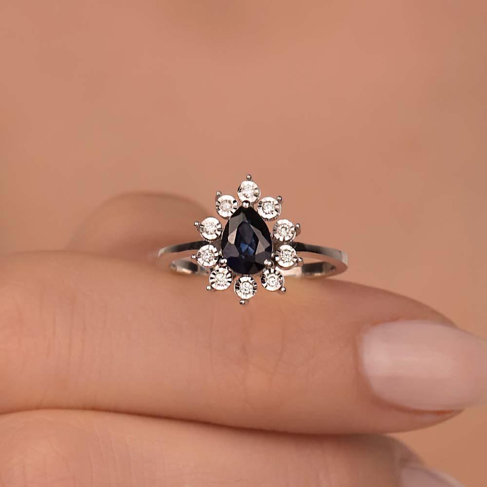 1,08 Karat Lab Pırlanta Kalem İşlemeli Damla Royale Safir Yüzük - FP02600