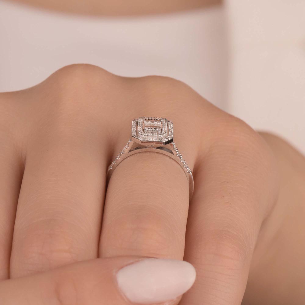 0,35 Karat Laboratuvar Pırlantalı baget Taşlı Yüzük