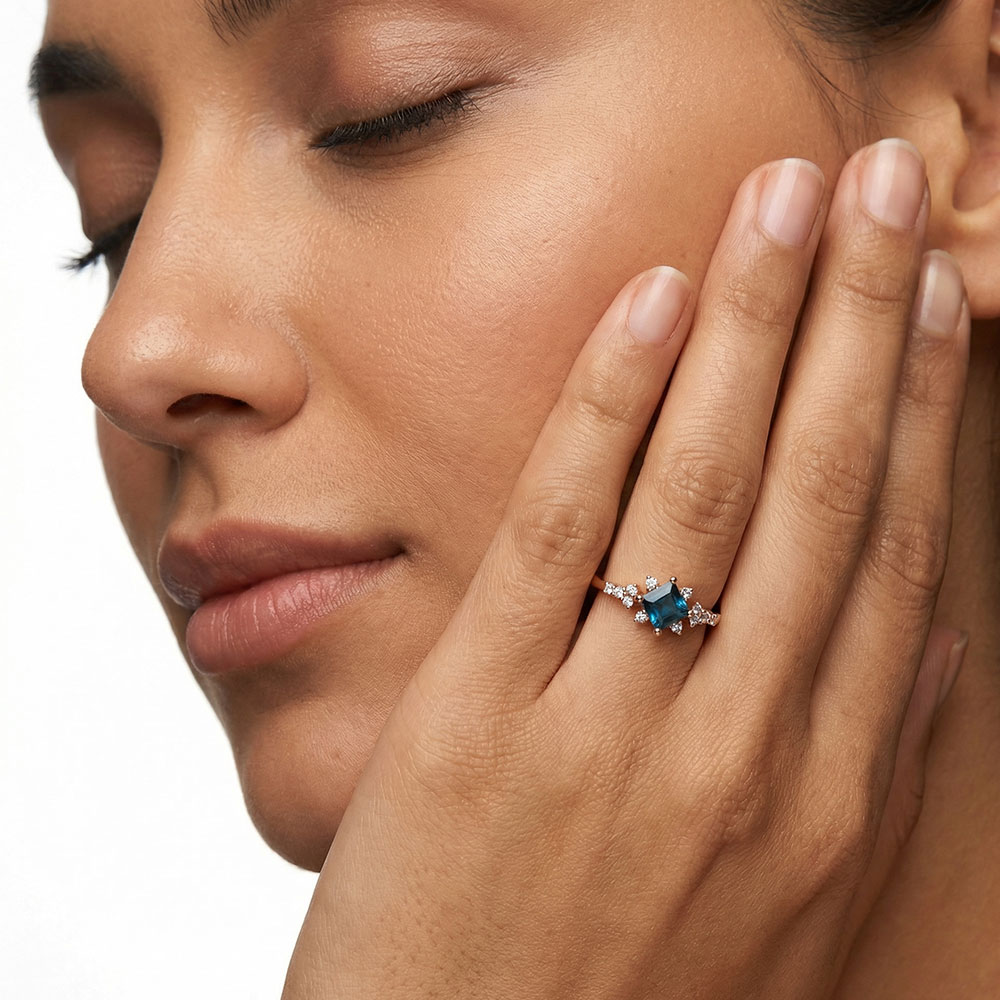 1,01 Karat Laboratuvar Pırlanta ve Prenses Kesim London Blue Topaz Vintage Aurora Tasarım Yüzük