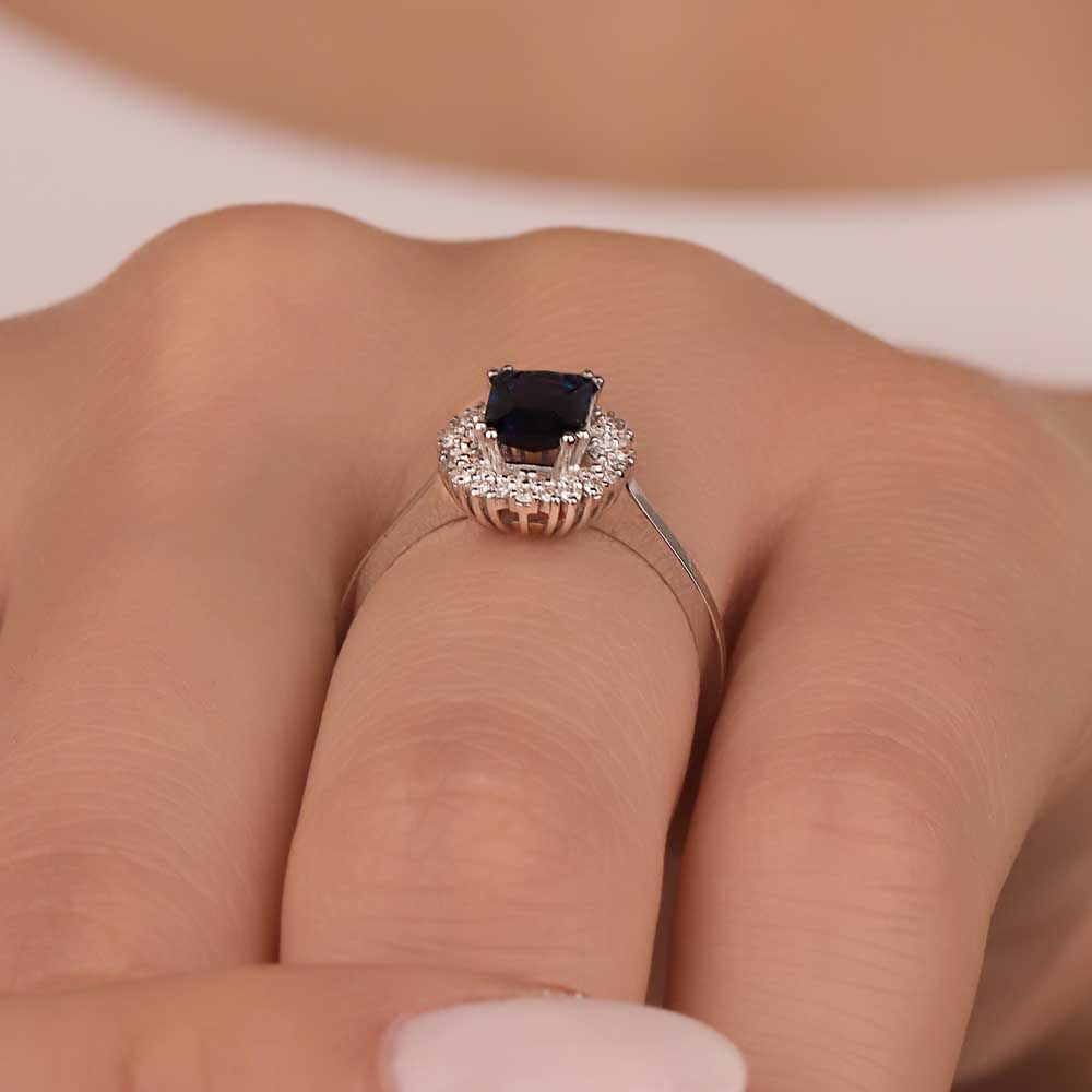 0,95 Karat Laboratuvar Pırlanta Baget Royale Safir Yüzük