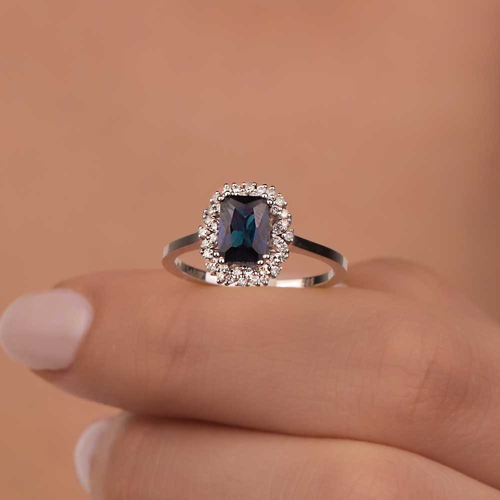 0,95 Karat Laboratuvar Pırlanta Baget Royale Safir Yüzük