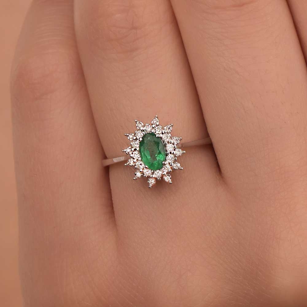 0,52 Karat Laboratuvar Pırlanta Oval Jasmine Zümrüt Yüzük