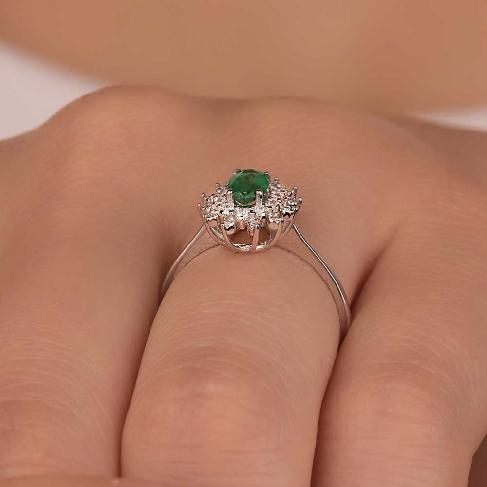 0,52 Karat Laboratuvar Pırlanta Oval Jasmine Zümrüt Yüzük
