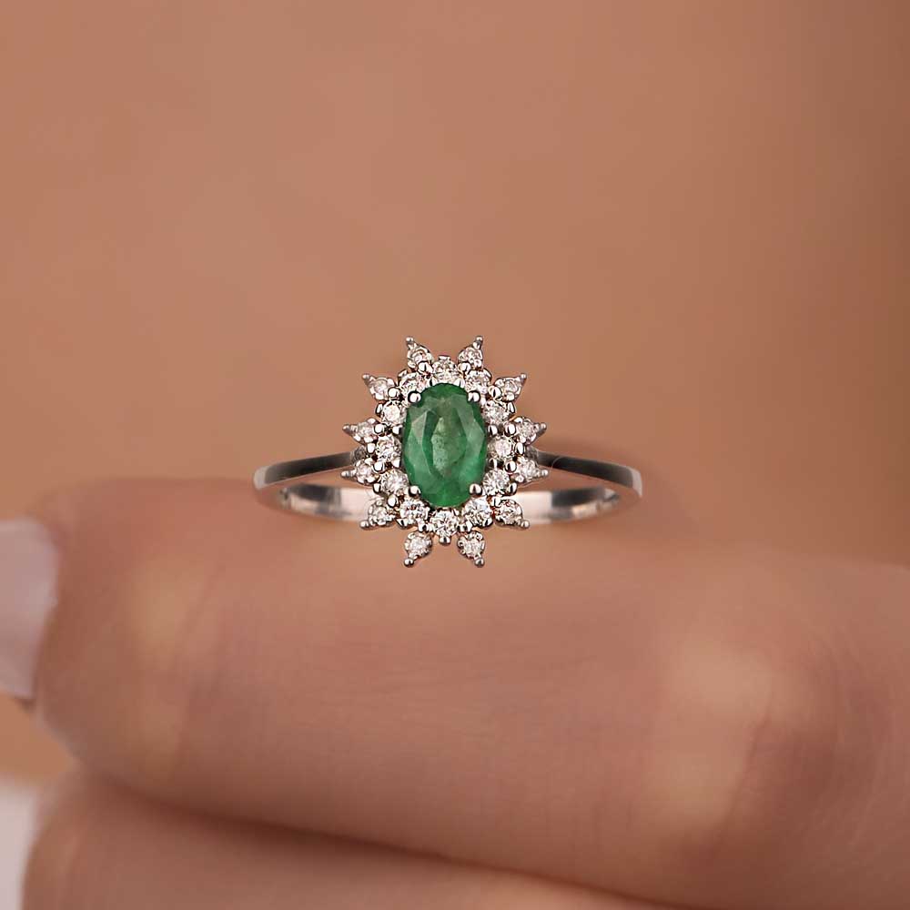 0,52 Karat Laboratuvar Pırlanta Oval Jasmine Zümrüt Yüzük
